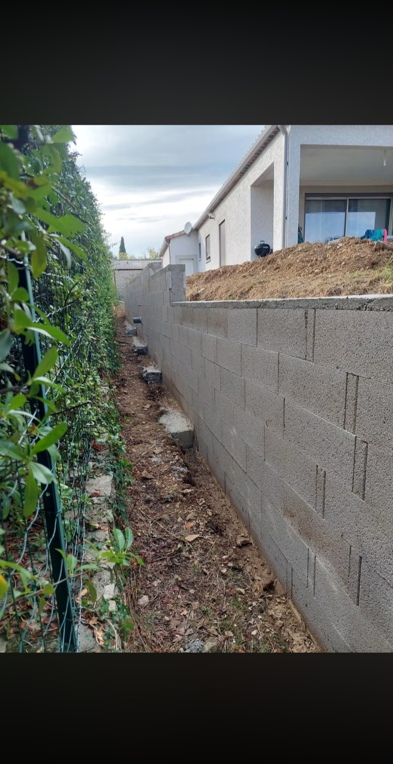 Mur de soutènement à Claret