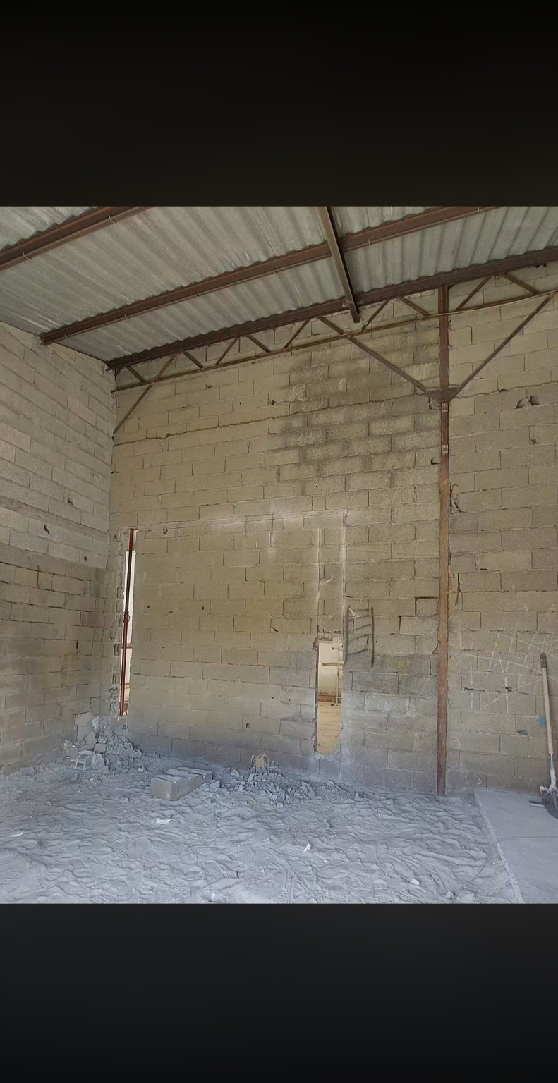 Mur en parpaings avant la création de l’ouverture