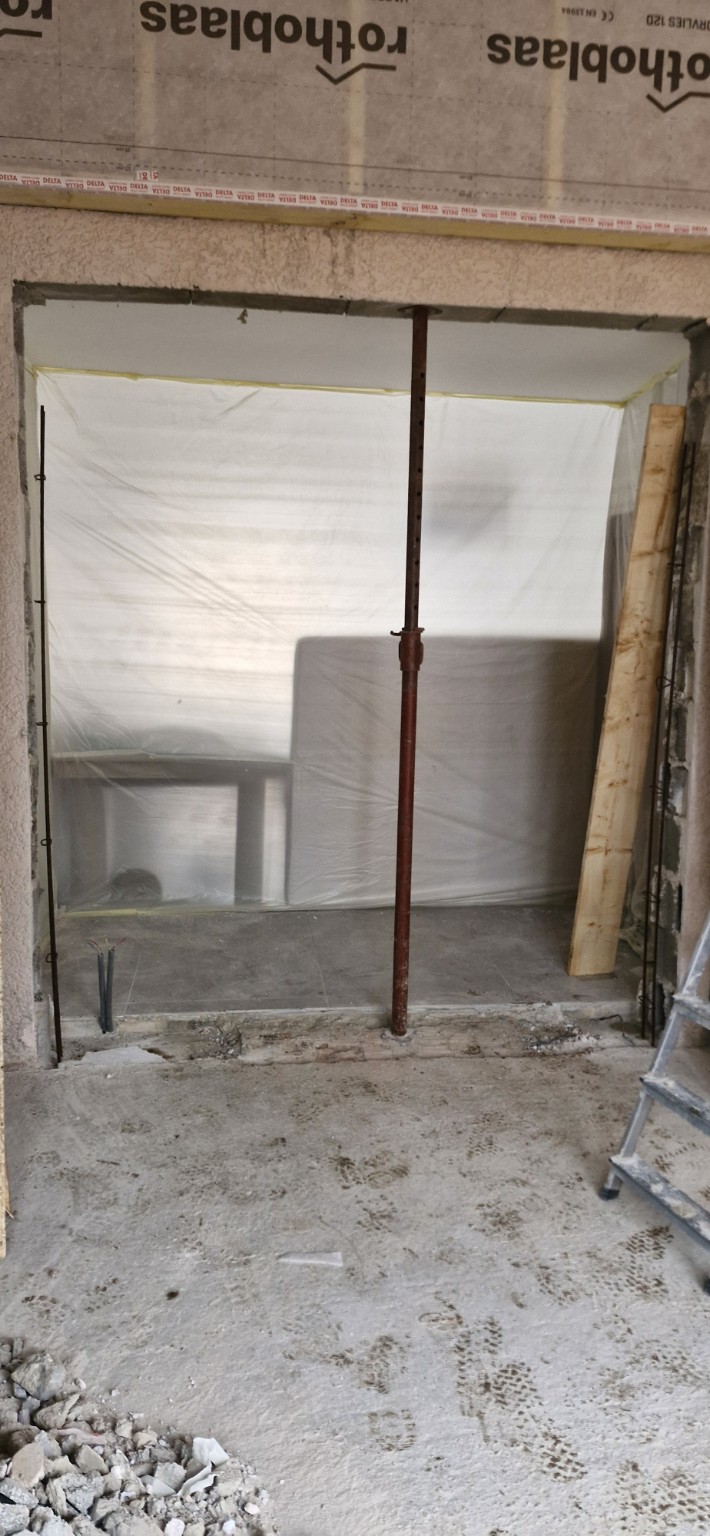 Ouverture en cours de démolition