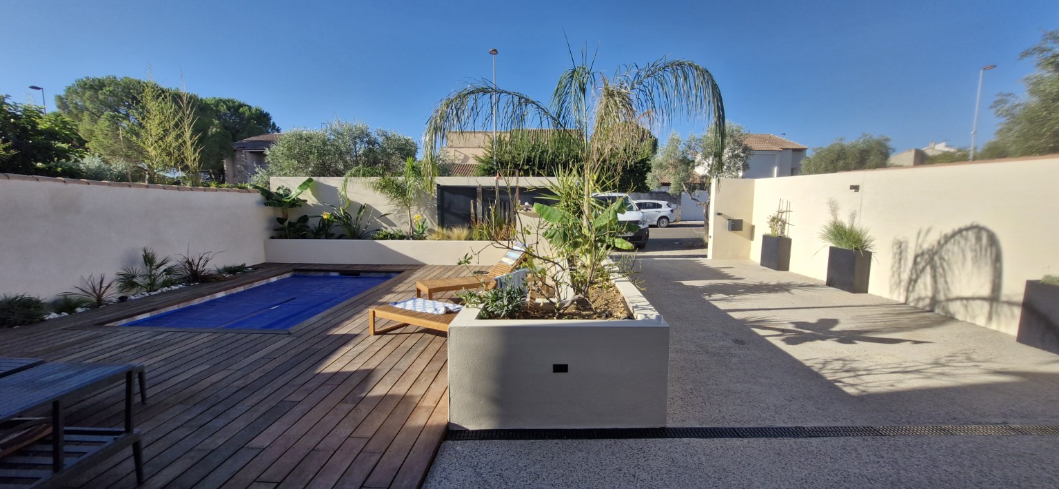 Piscine, murs et extérieurs terminés à Vendargues