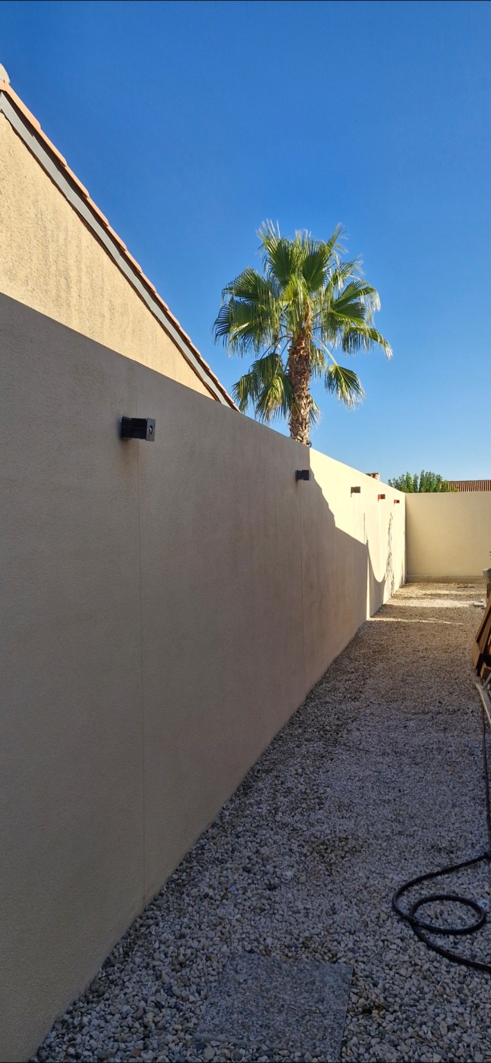 Mur extérieur enduit terminé