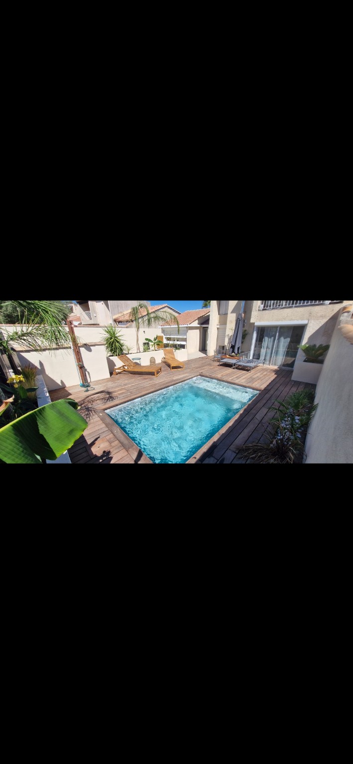 Piscine maçonnée et aménagement extérieur à Vendargues